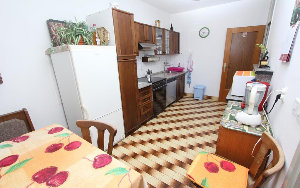Apartment Vesna Ровин Екстериор снимка