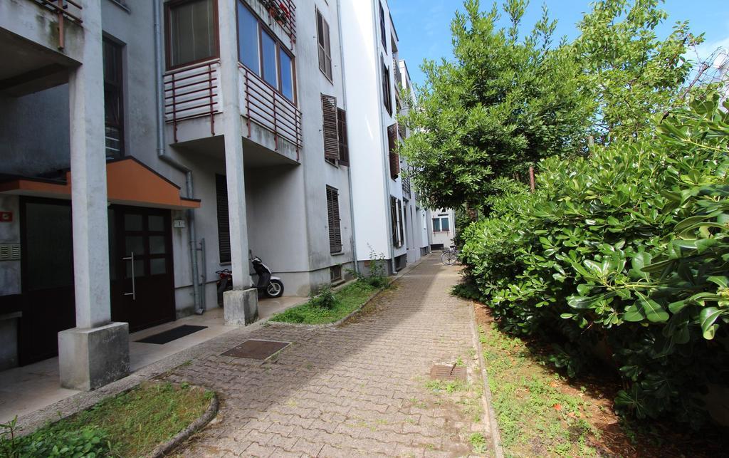 Apartment Vesna Ровин Екстериор снимка