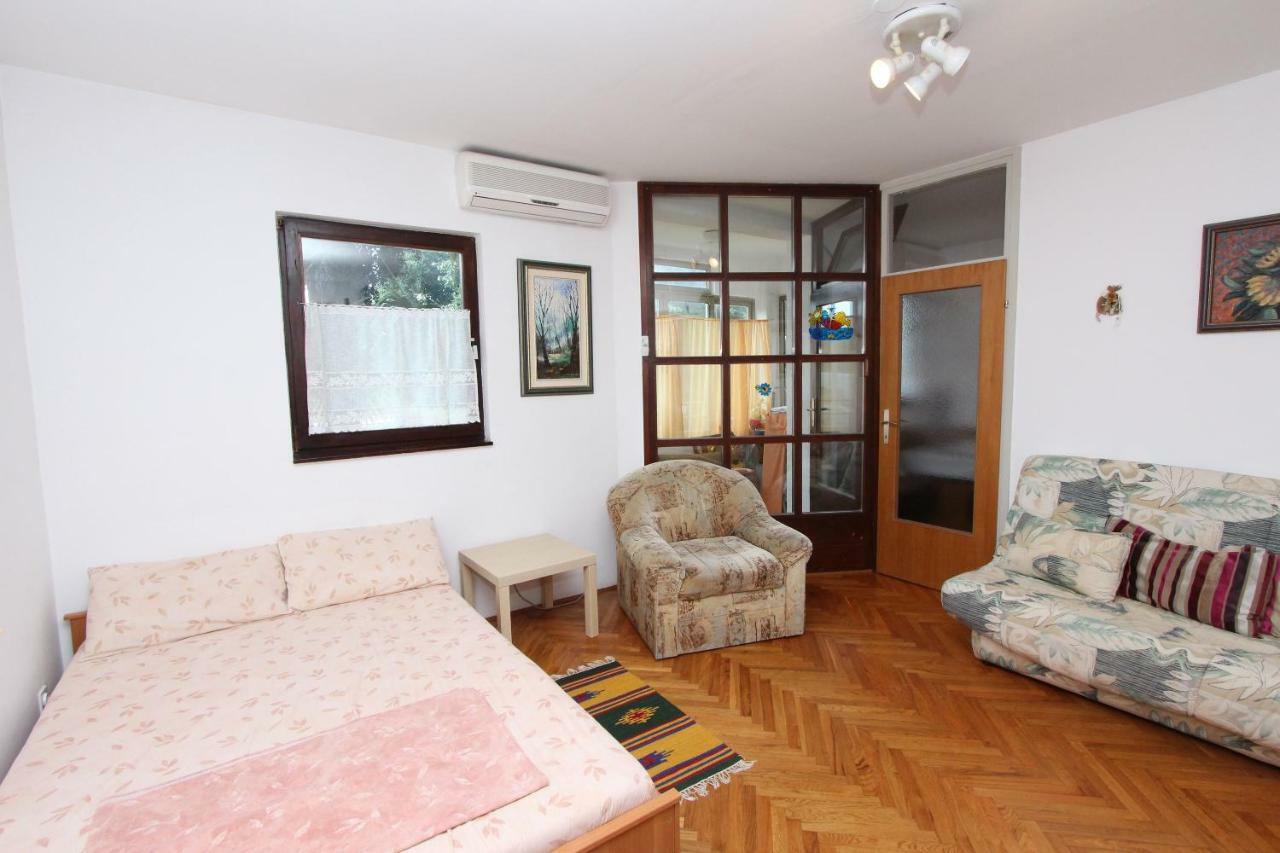 Apartment Vesna Ровин Екстериор снимка